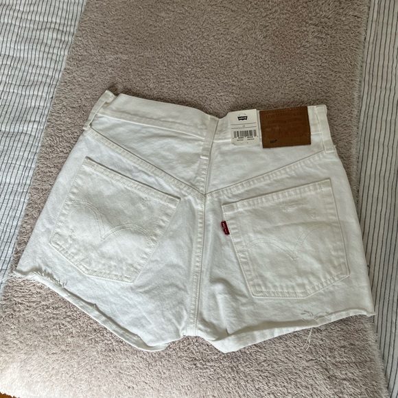 NWT Levi’s Premium White 501 Original High Rise Jean Shorts - Size 24 - Picture 7 of 15